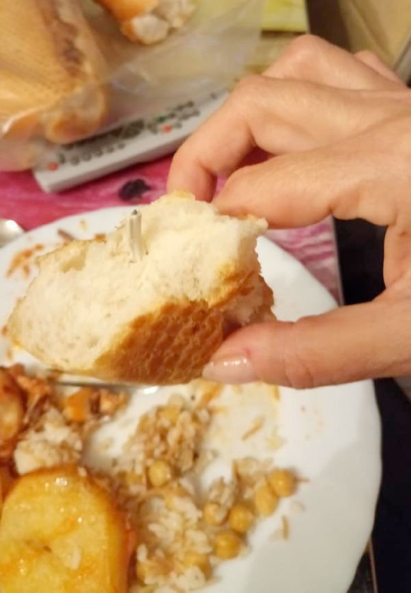 Marketten aldığı ekmeği bölünce şok yaşadı - Resim: 2