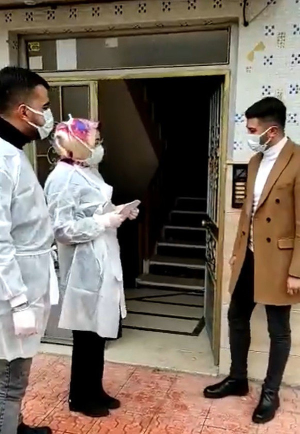 Elazığ'da salgında yeni dönem! Sağlık Müdürlüğü evlere asmaya başladı - Resim: 0