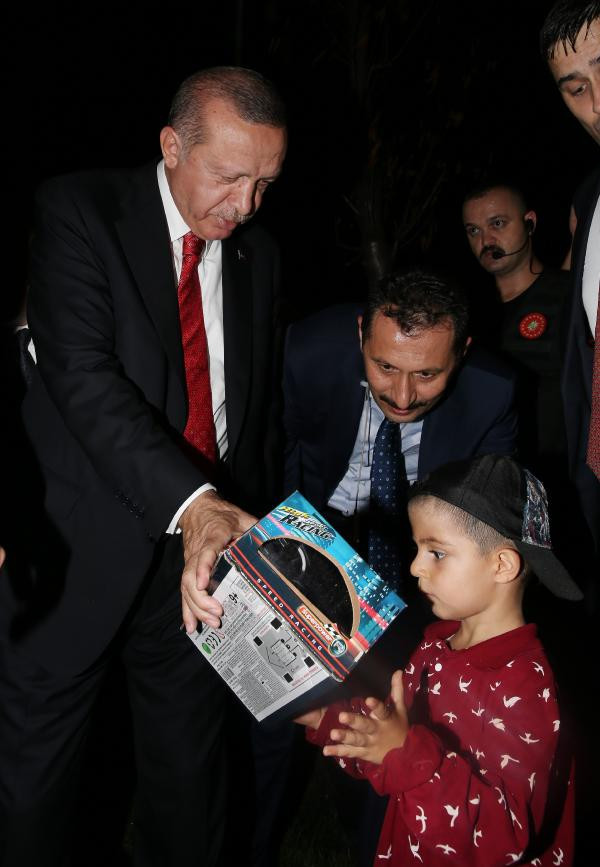 Erdoğan'dan sahilde oturan vatandaşlara sürpriz... - Resim: 4
