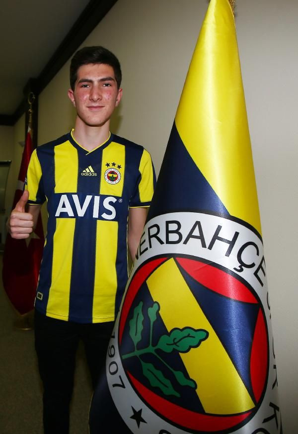 Fenerbahçe'de Osman Ertuğrul Çetin'e profesyonel sözleşme - Resim: 0