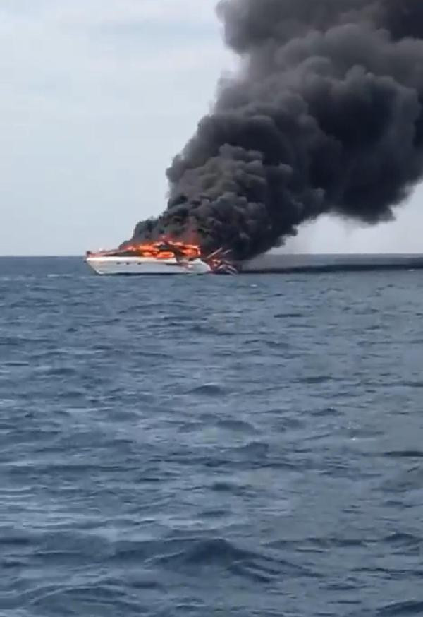 Denizde yat alev aldı, baba ve oğlu ölümden döndü - Resim: 3