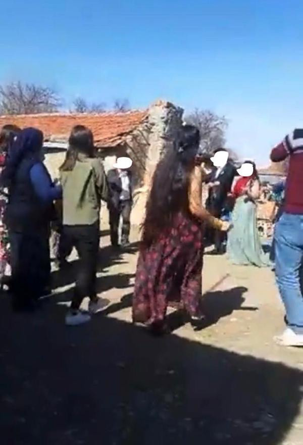 Olay yeri Afyonkarahisar! Sosyal medyadan izinsiz nişanı tespit eden jandarma cezayı kesti - Resim: 0