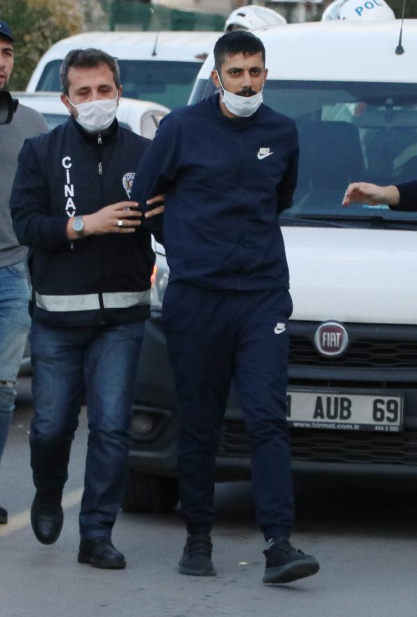 Adana'da börekli, silahlı intihar savunması pes dedirtti: Gece yarısı... - Resim: 0