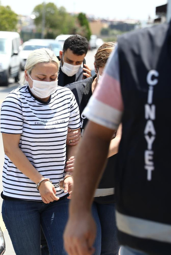 Adana'da kocası kıskanınca bıçaklayıp öldürdü! Tişörtteki mesaj şaşırttı - Resim: 0