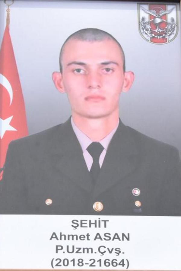 Kütahya'da gözyaşları sel oldu! Yüzlerce kişi Şehit Uzman Çavuş Asan'ı son yolculuğa uğurladı - Resim: 1