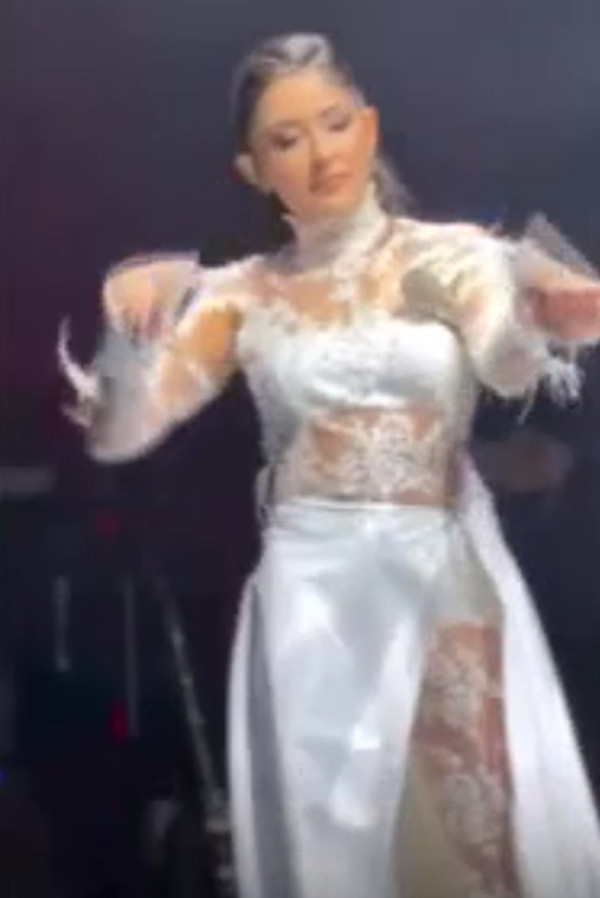 Melek Mosso yine yaptı yapacağını! Makas aldı, sahnenin ortasında saçlarını kesmeye başladı: Sebebini öğrenenler şok oldu - Resim: 4