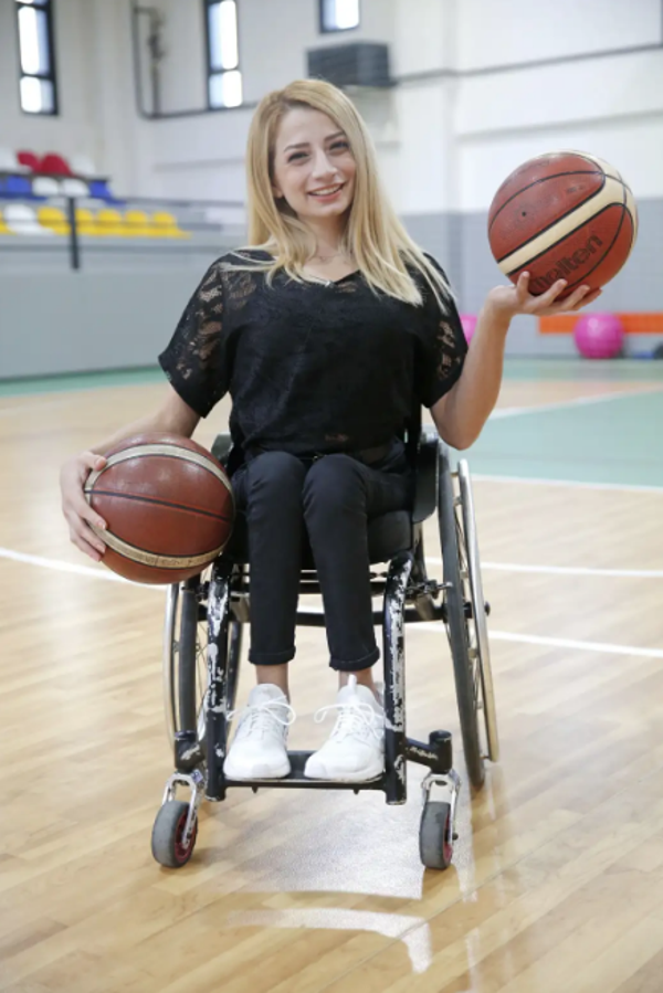 Milli sporcu Selin Şahin, İtalya’da karantina altına alındı - Resim: 1