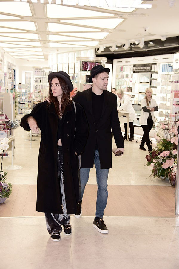 Ünlü çiftin 'Asena' krizi gerildiler! - Resim: 3