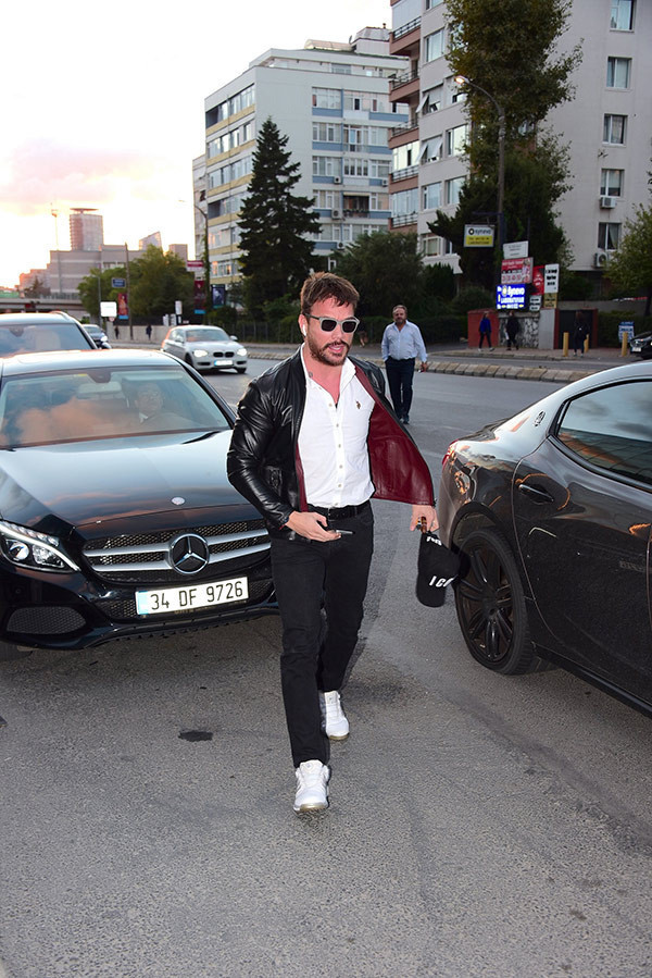 Eski aşıklar Hande Yener ve Sinan Akçıl fena pişti oldu - Resim: 2