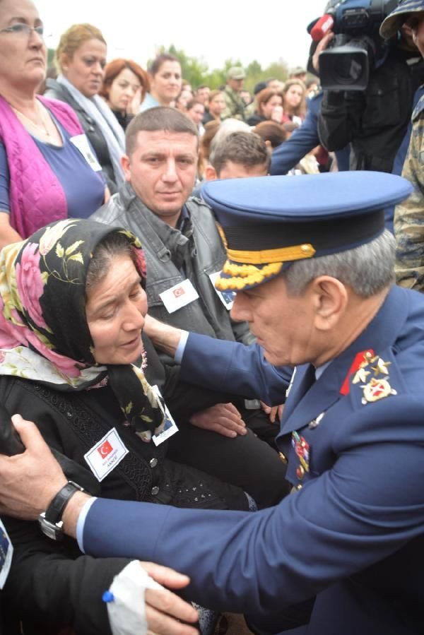 Şehit asker toprağa verildi - Resim: 4