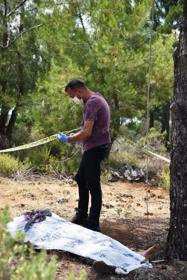 Antalya'da ormanda o halde görünce kahroldu! Sinir krizi geçirdi - Resim: 1