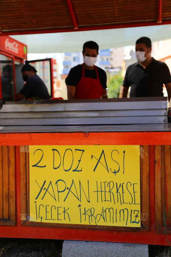 Adana'da kebapçıdaki yazıyı görenler şaştı kaldı! Takdir topladı - Resim: 1