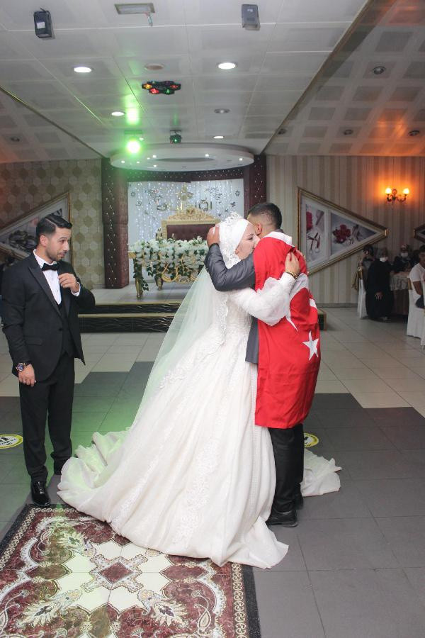 Erzurum'da düğüne geldiğini gören gelin gözyaşlarına boğuldu: Önceden planlamış - Resim: 1