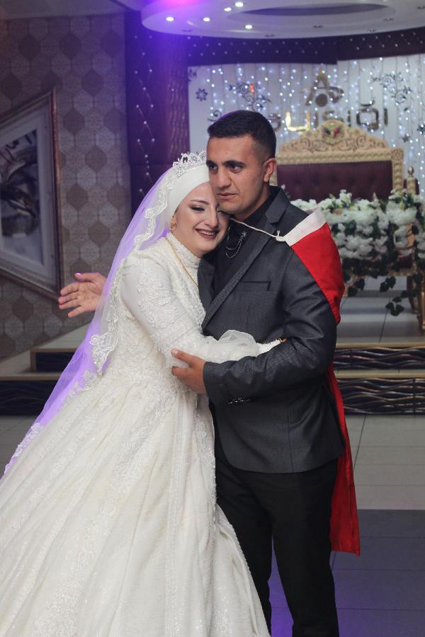 Erzurum'da düğüne geldiğini gören gelin gözyaşlarına boğuldu: Önceden planlamış - Resim: 0