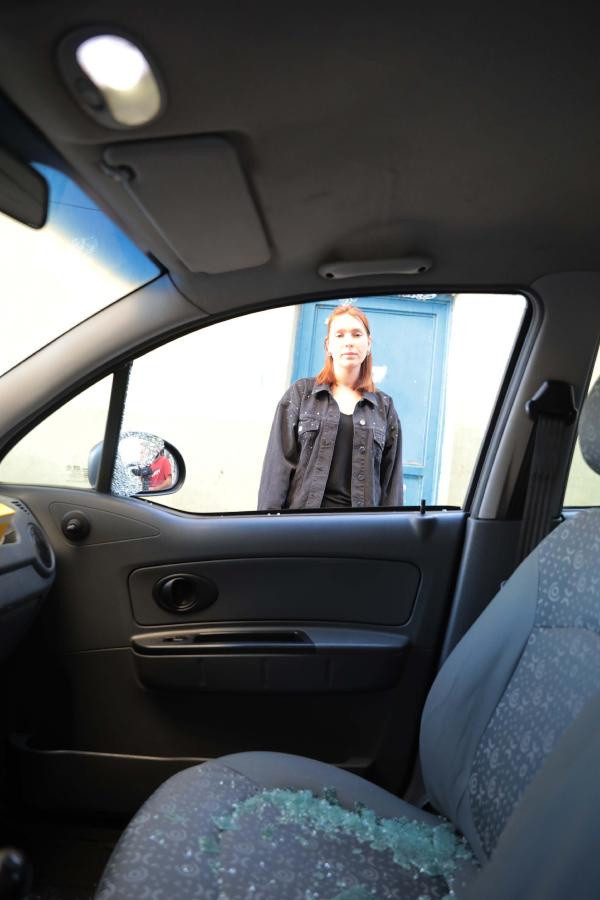 Gaziantep'te yaşandı! Ölümle tehdit etti otomobilinin camlarını parçaladı - Resim: 0