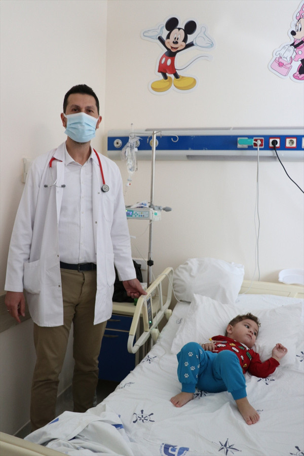 Denizli'de küçük çocuğun midesinden 17 tane çıkarıldı! Doktorlar şaştı kaldı: Çok tehlikeli bir durum - Resim: 1