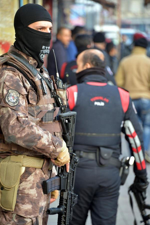 O ilde 600 polis sokağa indi! Her yer didik didik ediliyor - Resim: 3