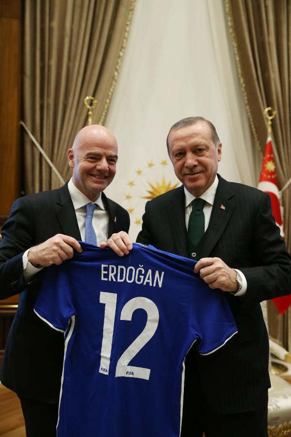 Beştepe'de sürpriz konuk! Erdoğan'a forma hediye etti - Resim: 1