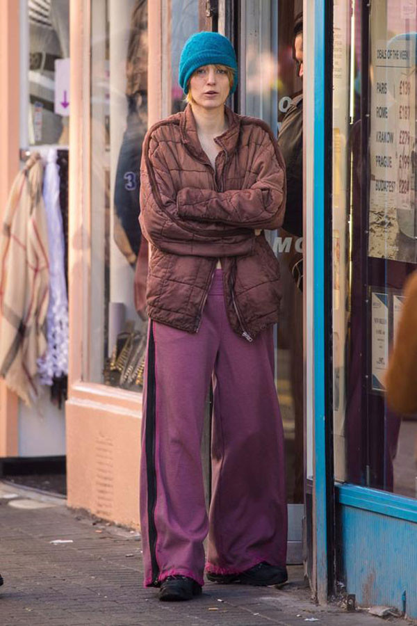 Görenler tanıyamadı! Ünlü oyuncu sokak kızı oldu - Resim: 3