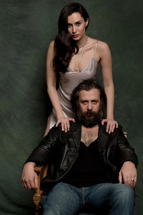 Nejat İşler ve Hande Doğandemir "Öpüşmek yasak ama silahlar serbest" - Resim: 3