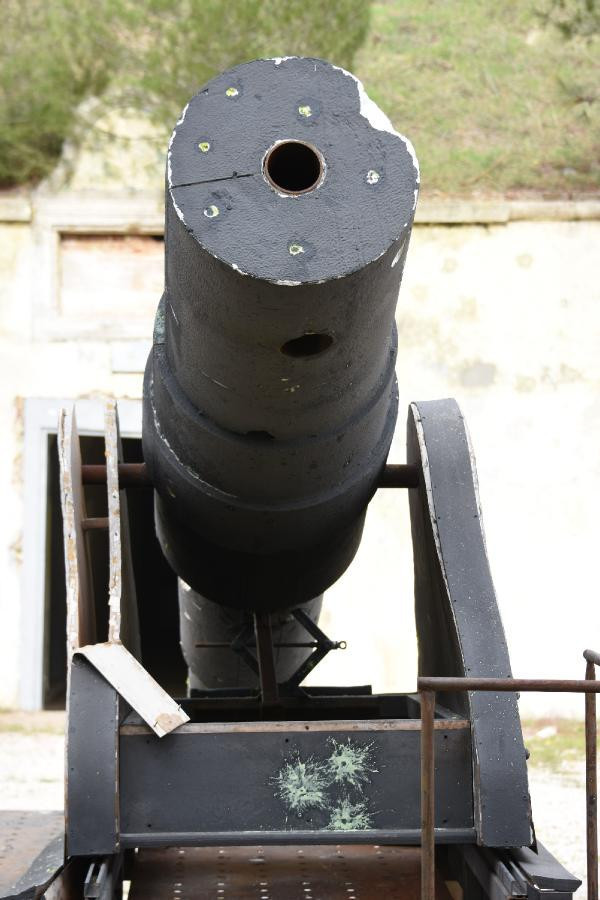 Skandal! Tarihi tabyayı oyun sahası yapıp rezil ettiler - Resim: 3