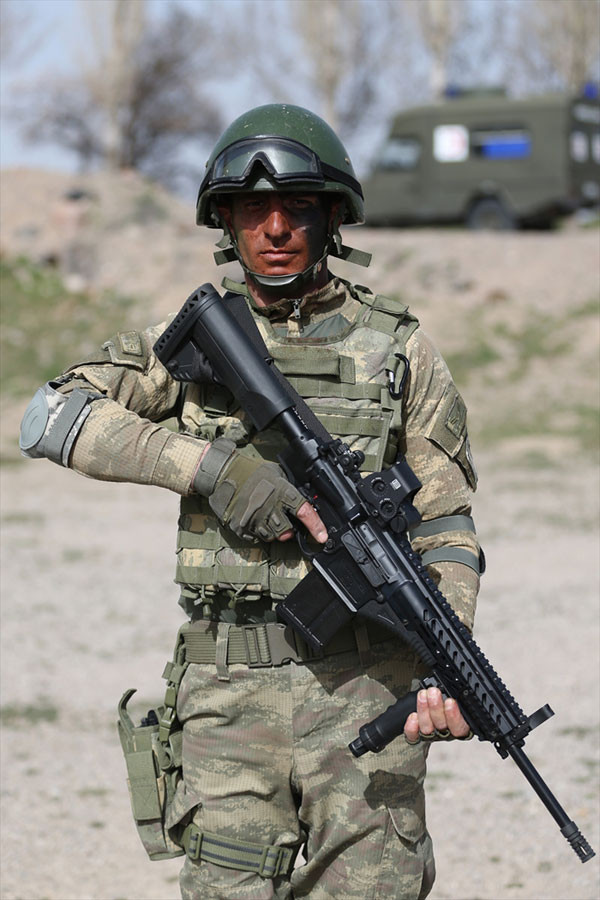 Türkiye'nin gururu sahneye çıktı! Komandolar... - Resim: 2