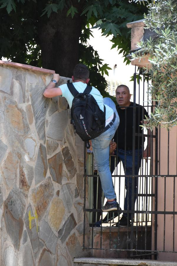 Sevgilisiyle buluşan eski kocasını, kadının eşine yakalattı - Resim: 1