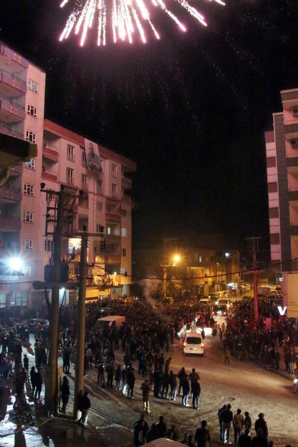 Kobani zaferi Kürtleri sokağa döktü! - Resim: 3