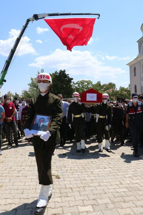 Şehit Uzman Çavuş Süleyman Ural gözyaşları içinde son yolculuğuna uğurlandı - Resim: 2