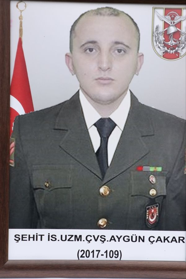 Samsun'da Şehit Uzman Çavuş Aygün Çakar'ın cenazesinde gözyaşları sel oldu - Resim: 1