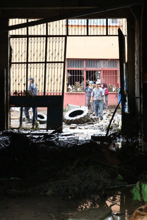 Bartın'da sel kabusu! Mahalle su altında kaldı: En çok ona üzüldüm - Resim: 3