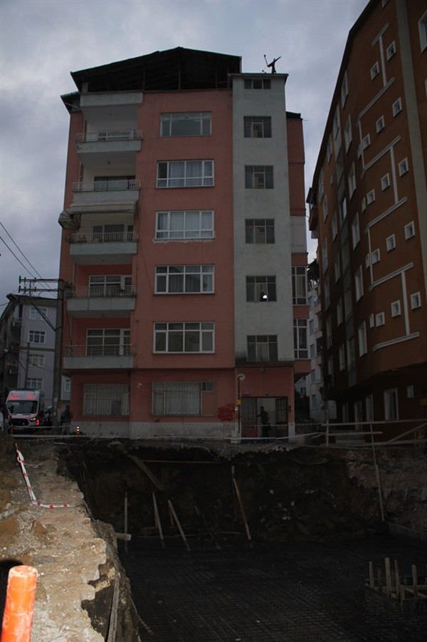 Ordu'da 5 katlı bina çökme tehlikesi yüzünden boşaltıldı - Resim: 0