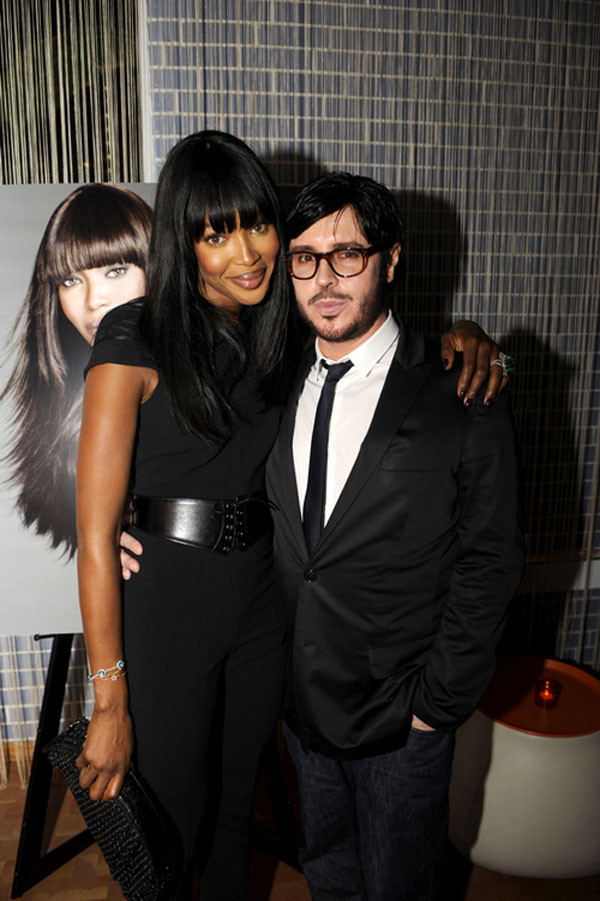 48'lik Naomi Campbell'den üstsüz pozlar yürek hoplattı - Resim: 4