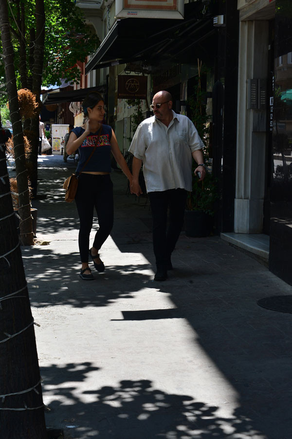 Ahmet Mümtaz Taylan el ele yakalandı sonra uyardı 'Yanlış bir şey yazmayın' - Resim: 3