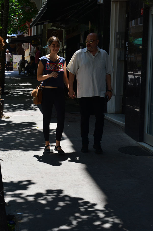 Ahmet Mümtaz Taylan el ele yakalandı sonra uyardı 'Yanlış bir şey yazmayın' - Resim: 4