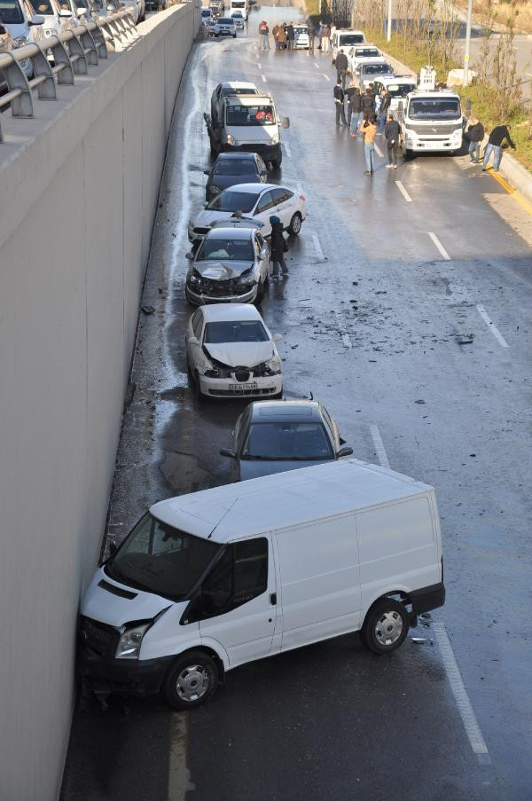 Ankara'da altgeçit dondu! 23 araç birbirine girdi! - Resim: 1