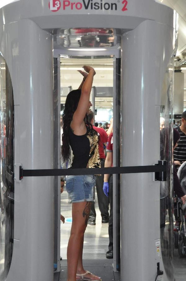 Havaalanına vücut tarayıcı geldi! İçinizi gösterecek mi? - Resim: 4