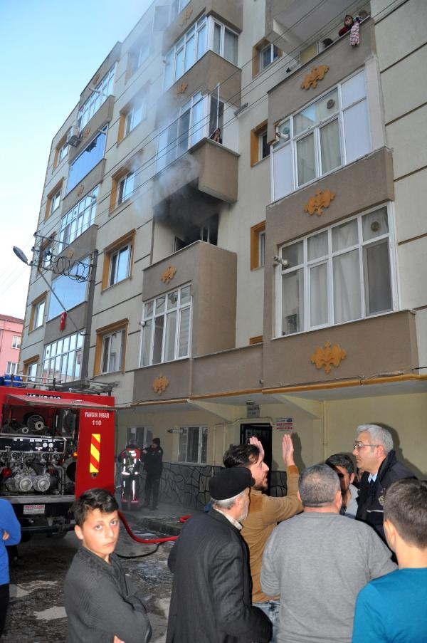 Kirayı isteyen ev sahibine kızdı daireyi ateşe verdi - Resim: 3