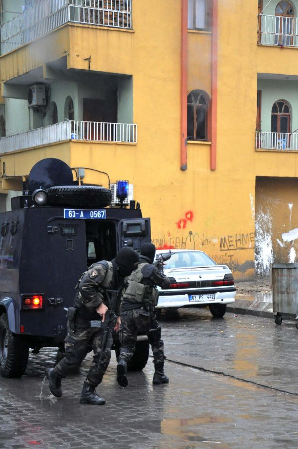 Evini yaktı, ailesini rehin aldı! - Resim: 3