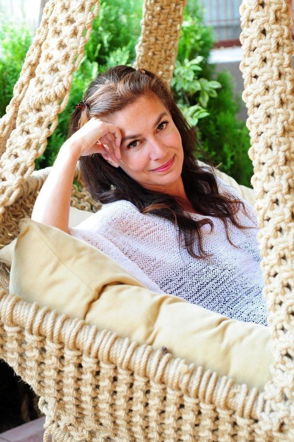 Sesini kaybetti estetik ameliyatı hayatını kararttı! Ünlü oyuncu Lila Gürmen'in dünyası başına yıkıldı - Resim: 1