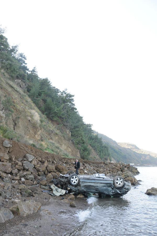Bursa'da otomobili uçuruma sürmüştü! Olay yerindeki itirafa ömür boyu hapis cezası - Resim: 0