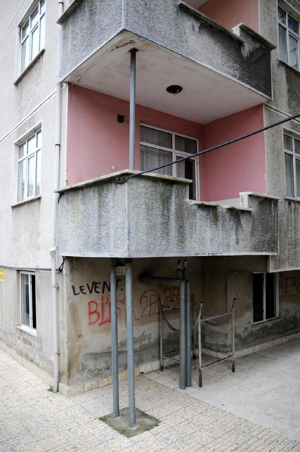 Bu kafa öldürür! Yan yatan apartmanlara Rize usulü çözüm! - Resim: 2