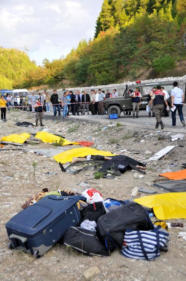 Antalya'da feci kaza: 13 ölü - Resim: 1