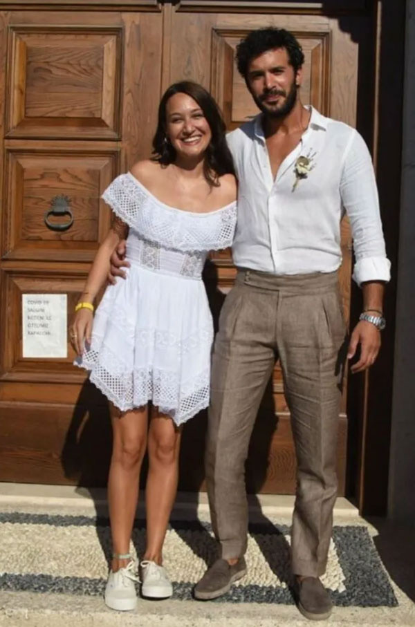 Gupse Özay ve Barış Arduç 'sevda'larına kavuştu! Bakın kızlarına hangi ismi koymuşlar... - Resim: 1