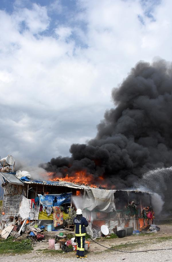 Antalya'da bir anne 2 kez yangın çıkardı üçüncüsünde felaket kaçınılmaz oldu - Resim: 2