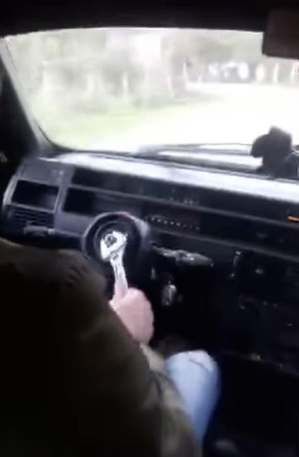 Bartın'dan pes dedirten haber! Direksiyonu söküp, arkadaşına verdi kurbağacık anahtarla aracı kullandı - Resim: 0