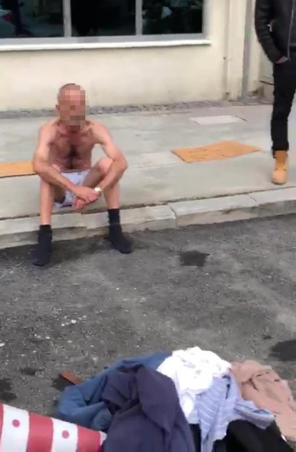 Maaşını alamayınca soyundu! İlginç anlar... - Resim: 4