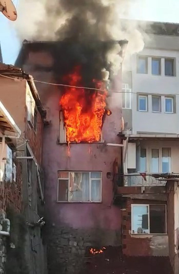 Kocaeli'de yangından böyle kurtarılmıştı! 4 yaşındaki çocuktan acı haber geldi - Resim: 0