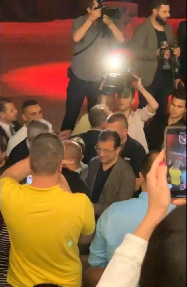 Ekrem İmamoğlu, Cem Yılmaz'ı izledi - Resim: 4