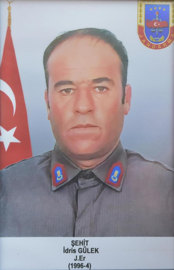 Sözün bittiği yer! Şehit cenazesine damga vuran fotoğraf - Resim: 4